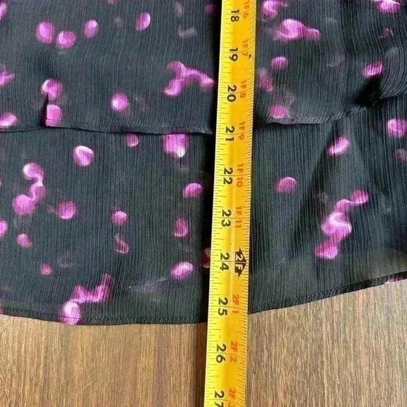 Women’s Sz Small Flowy Black Floral LS Blouse. Layers. 1-button Back Closure - Picture 6 of 7